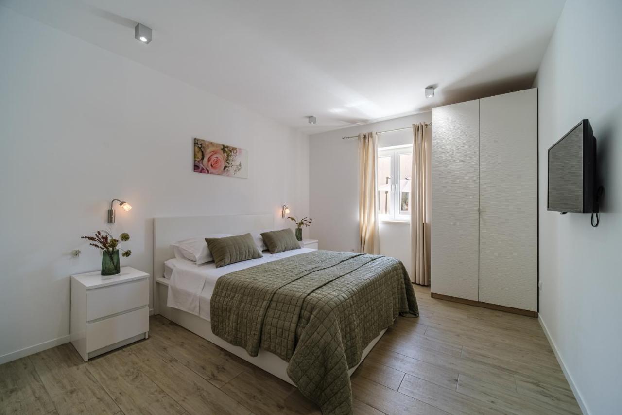 Villa Tm With Private Heated Pool, Poolhouse & Private Garage 밀나 외부 사진