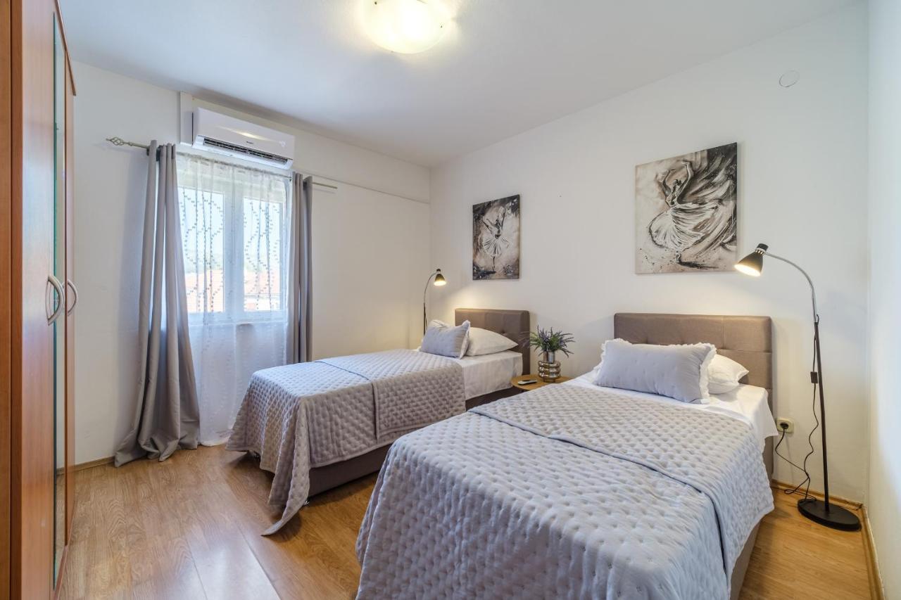 Villa Tm With Private Heated Pool, Poolhouse & Private Garage 밀나 외부 사진