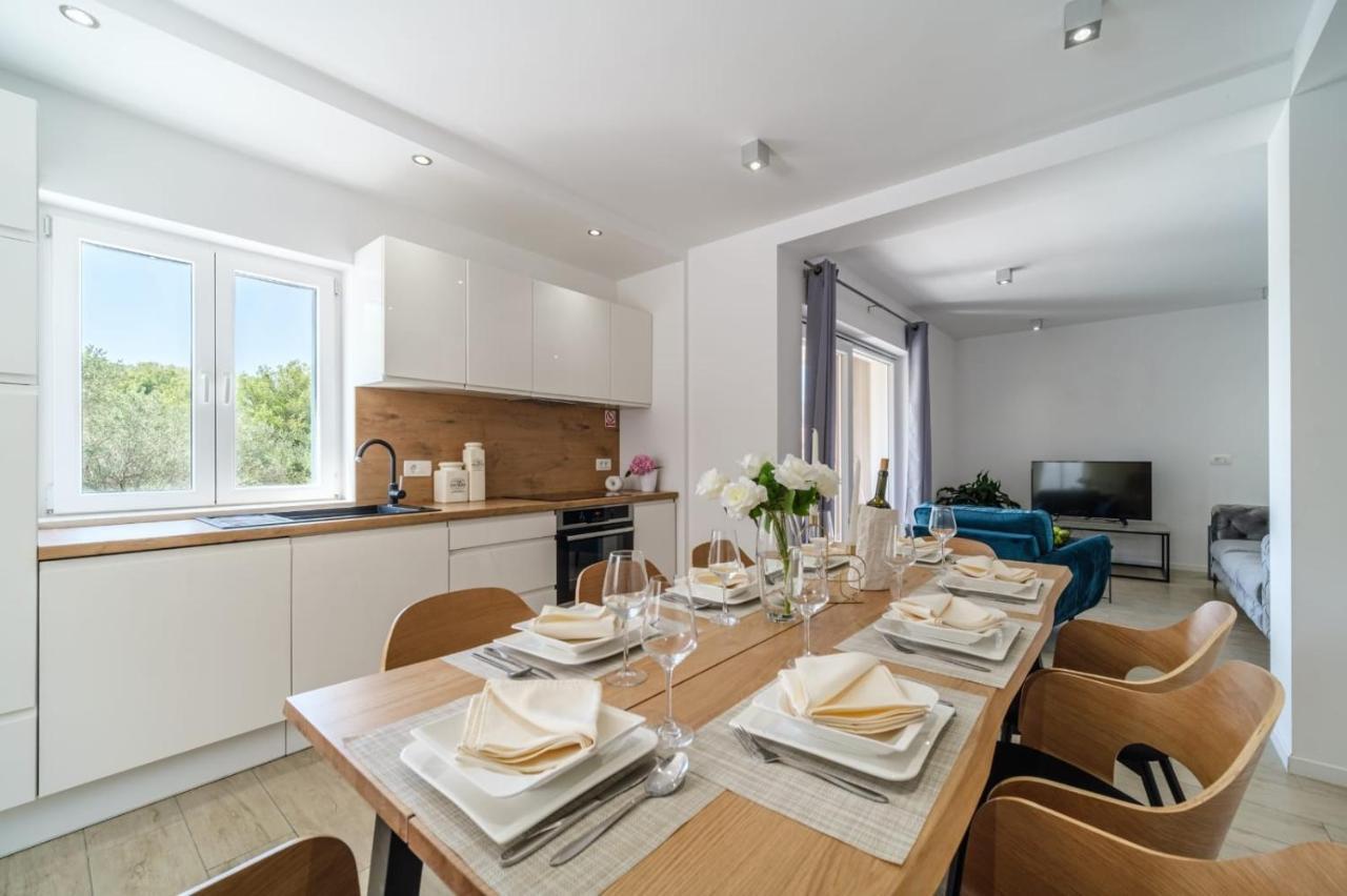 Villa Tm With Private Heated Pool, Poolhouse & Private Garage 밀나 외부 사진