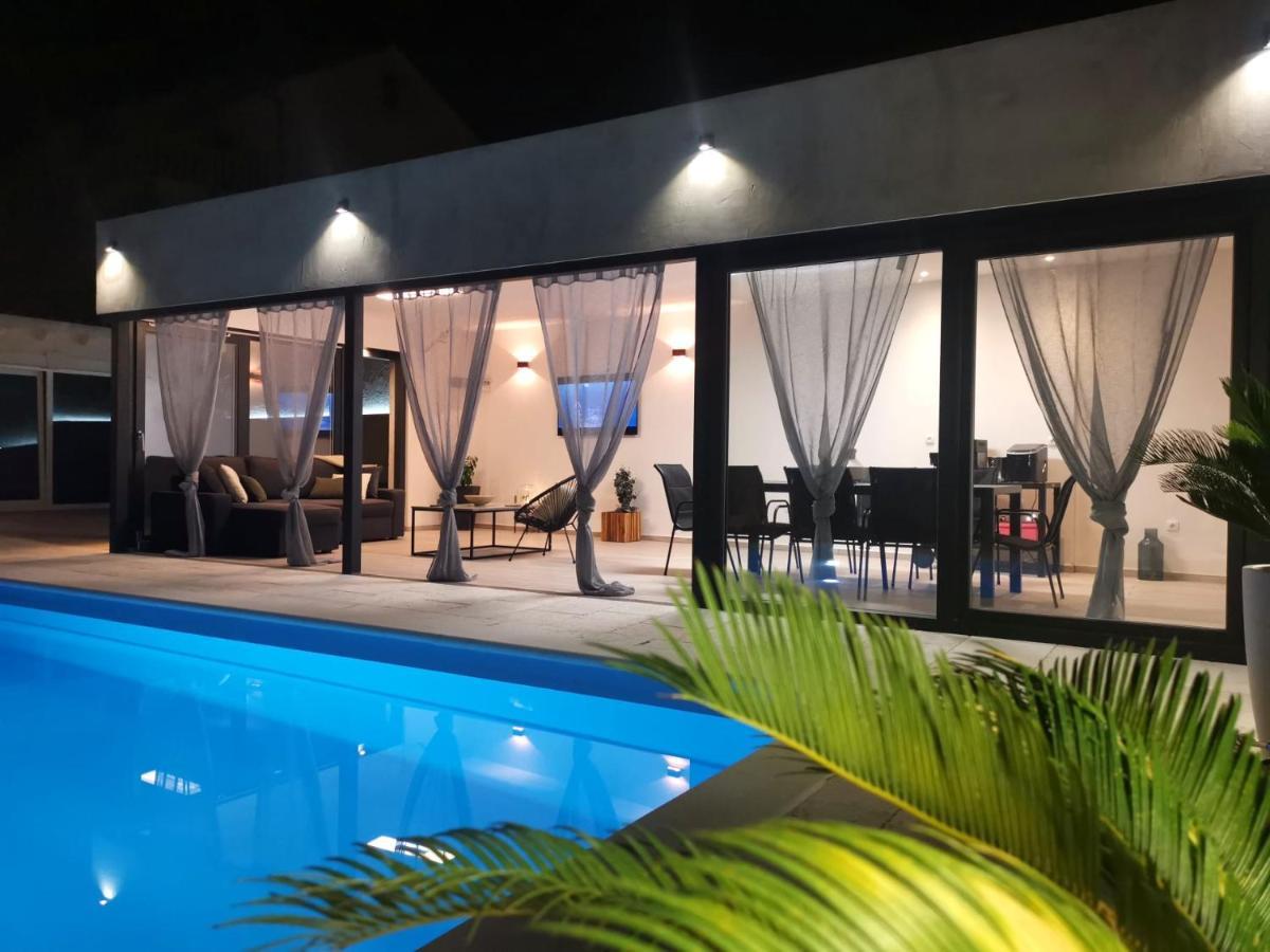 Villa Tm With Private Heated Pool, Poolhouse & Private Garage 밀나 외부 사진